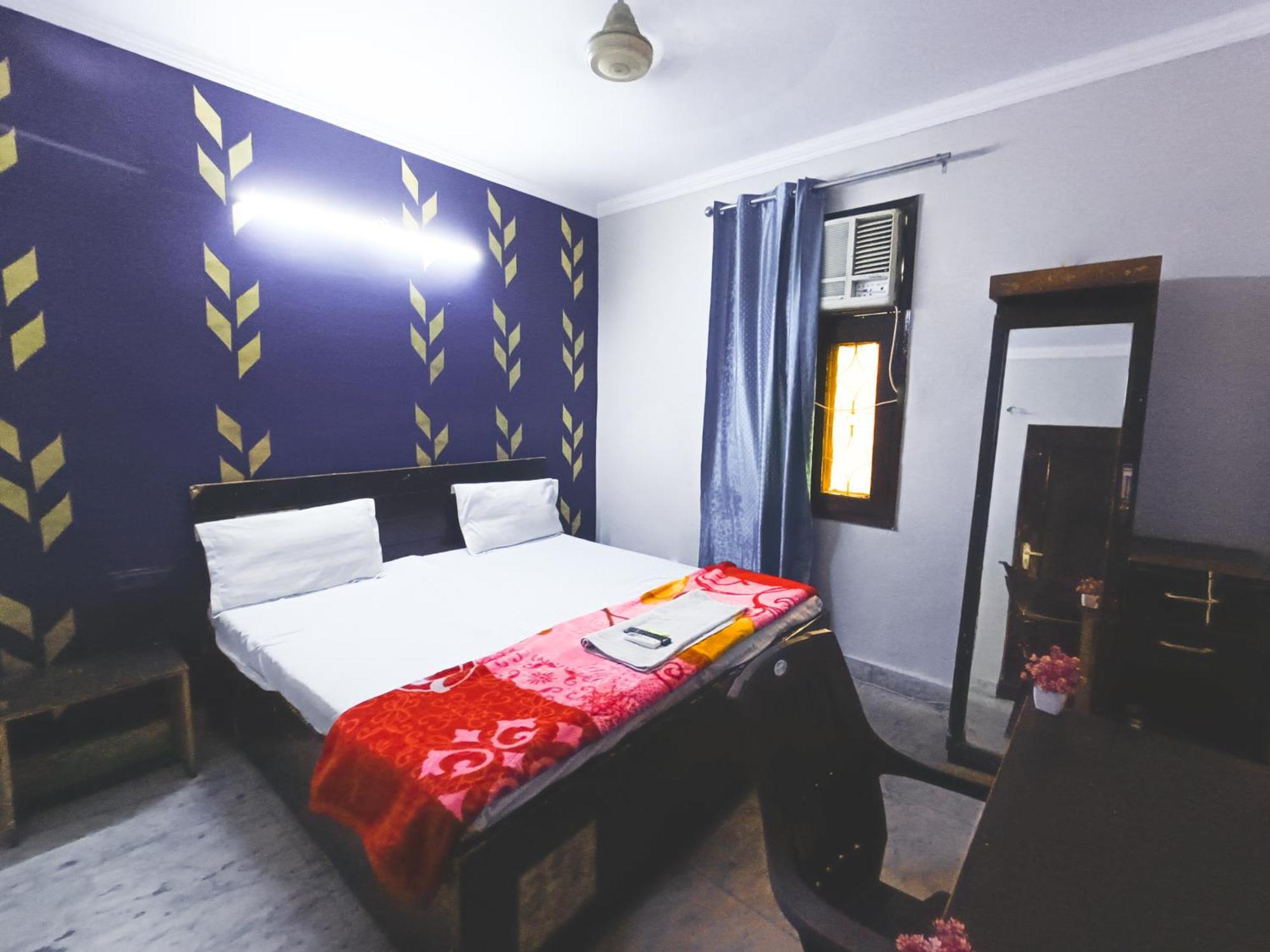Couette-café Roomshala 155 Jpc - Malviya Nagar